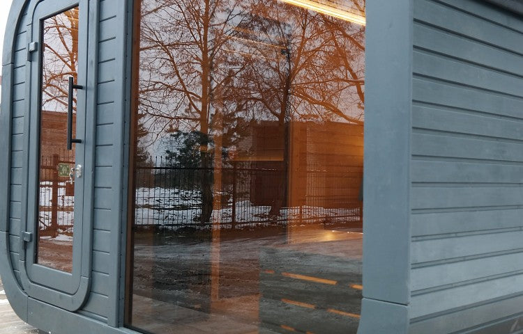 SAUNA LUNA 3,3 X 2,4 M MIT UMKLEIDERAUM